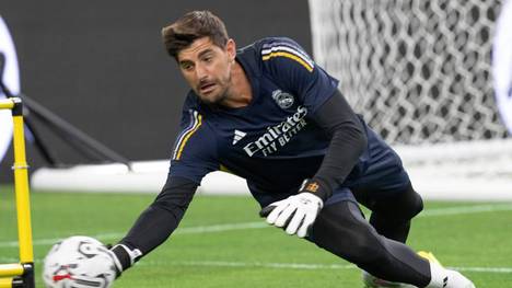 Real Madrid muss monatelang auf Stammtorwart Thibaut Courtois verzichten. Der Belgier verletzt sich im Training schwer am Knie.