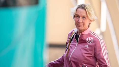 Der DFB erklärt, wann er über die Zukunft von Martina Voss-Tecklenburg entscheiden wird. Der Kontakt findet derzeit „in erster Linie“ anwaltlich statt.