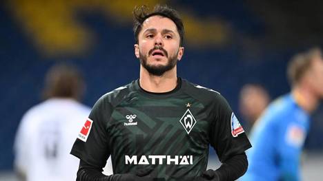 Mittelfeldspieler Leonardo Bittencourt von Werder Bremen musste nach seiner deutlichen Klub-Kritik zum Rapport bei Sportchef Frank Baumann antreten. 