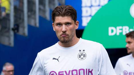 Gregor Kobel muss im DFB-Pokalspiel gegen Phönix Lübeck zur Halbzeit ausgewechselt werden. Die Nummer eins im Tor wird scheinbar von einer wiederkehrenden Verletzung geplagt.