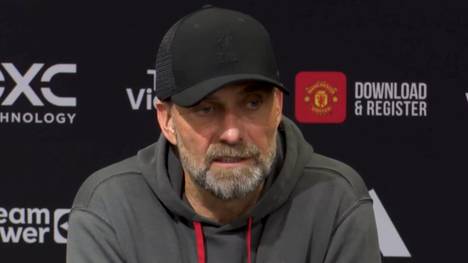 Nach dem 2:2 gegen Manchester United muss der FC Liverpool die Tabellenführung an Arsenal abgeben. Für Trainer Jürgen Klopp ist es erst am 38. Spieltag wichtig, ganz oben zu stehen.