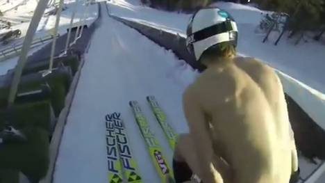 Halvor Egner Granerud dreht rechtzeitig für die Vierschanzentournee wieder richtig auf. Im Alter von 16 Jahren sorgte er mit einem Nackt-Sprung für Schlagzeilen.