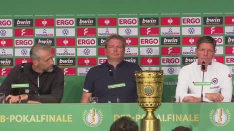 Marco Rose spitzt bei einer Frage für Oliver Glasner zur taktischen Ausrichtung von Eintracht Frankfurt die Ohren.