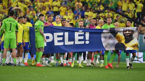 Der Tod von Pelé lässt Fußball-Liebhaber auf der ganzen Welt trauern. Neymar huldigt die Brasilien-Legende mit emotionalen Worten.