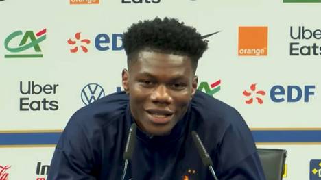 Aurélien Tchouaméni spricht auf einer Pressekonferenz über die beiden Topstürmer Erling Haaland und Kylian Mbappé. 
