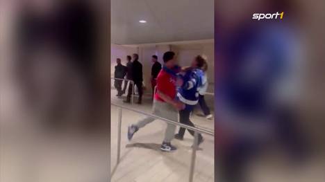 Nach dem NHL-Playoff-Spiel zwischen den Tampa Bay Lightning und den New York Rangers geht ein Fan der Rangers brutal auf einen Lightning-Fan los. 