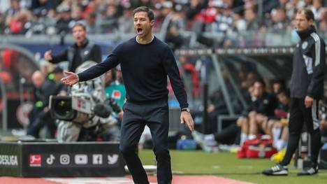 Trotz einem hoffnungsvollen Start gegen Schalke 04, musste Leverkusen-Trainer Xabi Alonso gegen Eintracht Frankfurt eine empfindliche Niederlage einstecken. 