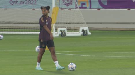 Das DFB-Team befindet sich weiterhin mitten in der Vorbereitung für das erste WM-Gruppenspiel gegen Japan. Serge Gnaby präsentiert pünktlich seinen neuen Look für die WM. 