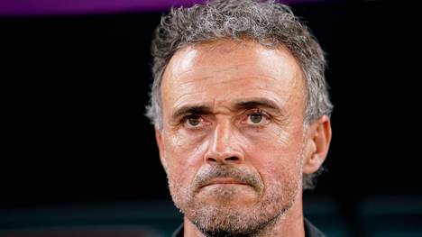 In einer offiziellen Mitteilung teilte der Verband mit, dass man die Zusammenarbeit mit Luis Enrique nach dem Achtelfinal-Aus bei der WM in Katar beendet habe. 