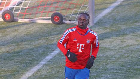 Bayern-Star Sadio Mané kündigt seine baldige Rückkehr ins Mannschaftstraining an. Dabei verblüfft der 30-Jährige auch mit seinen Deutsch-Kenntnissen.