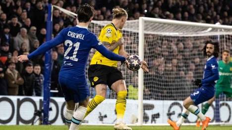 Borussia Dortmund scheitert im Champions-League-Achtelfinale am FC Chelsea. Der entscheidende Elfmeter sorgt für mächtig Diskussionen.