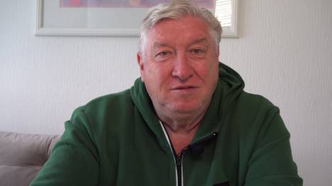 Bisher hatte Dieter Schatzschneider den Torrekord in der 2. Liga inne. Nun hat ihn Simon Terodde überholt. Schatzschneider beglückwünscht den neuen Rekordhalter im Video. 