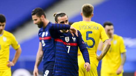 Nach dem enttäuschenden 1:1 der Franzosen gegen die Ukraine machte Antoine Griezmann seinem Ärger Luft. Der Spieler des FC Barcelona war nicht zufrieden mit der taktischen Ausrichtung.