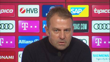 Dank einer furiosen zweiten Hälfte dreht der FC Bayern gegen Mainz einen 0:2-Pausenrückstand in einen hohen Sieg.  Dementsprechend ist Trainer Hansi Flick nach Abpfiff nicht gänzlich zufrieden.