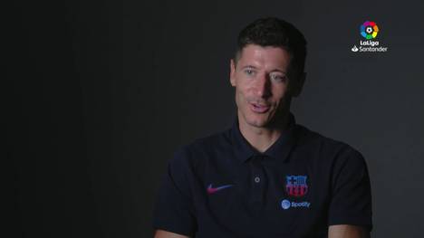 Robert Lewandowski erklärt seinen Wechsel in die spanische Liga und verspricht den Fans, dass er mit dem FC Barcelona wieder Titel gewinnt.