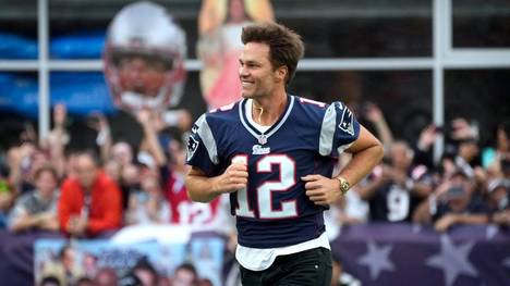 Für Tom Brady ist die NFL nach seinem Rücktritt schwächer geworden. Von „viel Mittelmaß“ spricht der Rekordmann. Er fällt ein hartes Urteil.