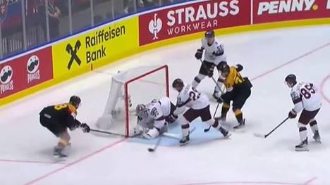 Der deutschen Eishockey-Nationalmannschaft gelingt bei der Weltmeisterschaft im Spiel gegen Lettland ein beeindruckender Befreiungsschlag.