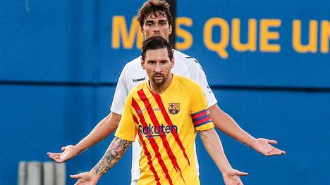 In einem Testspiel geht ein Spieler Lionel Messi auf die Nerven. Der Argentinier vom FC Barcelona reagiert offenbar ungehalten.