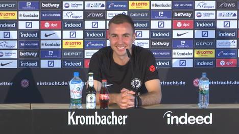 Mario Götze spricht bei seiner Vorstellung bei Eintracht Frankfurt über seine Rückkehr zu der Nationalmannschaft und über eine mögliche WM-Teilnahme.