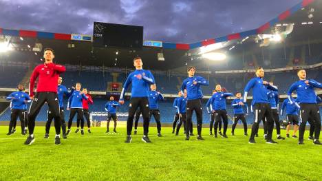 Die Spieler des FC Basel haben sich zum Jahresende etwas ganz Besonderes einfallen lassen. Mit einer kreativen Darbietung bedanken sie sich bei ihren treuen Fans.