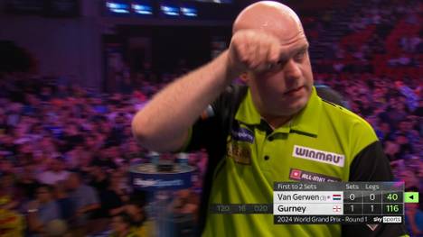 Michael van Gerwen verliert in der ersten Runde des Darts World Grand Prix mit 0:2 gegen Darly Gurney und gewinnt dabei kein Leg. 