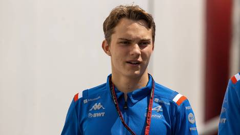 Der französische Formel-1-Rennstall Alpine verkündete am Dienstag Oscar Piastri als zweiten Piloten neben Esteban Ocon für die kommende Saison. Dieser wusste nichts davon und dementierte die Meldung.