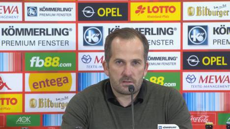 Zwei Elfmeter gegen Schalke und einen Elfmeter nicht bekommen - Manuel Baum ist nach dem Remis gegen Mainz 05 angefressen und kritisiert das Schiedsrichtergespann.