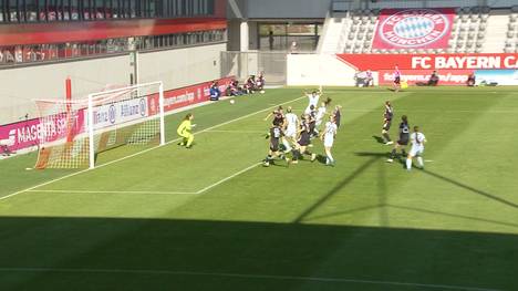 Die Frauen des FC Bayern haben sich einen Vorteil verschafft. Im Halbfinal-Hinspiel der Womens Champions League setzten sich die Münchener trotz eines kuriosen Gegentores durch.