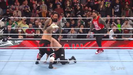 Die heißeste WWE-Story seit Jahren nimmt die nächste große Wendung: Jey Uso stellt sich gegen Sami Zayn und bleibt doch der Bloodline von Roman Reigns treu ...