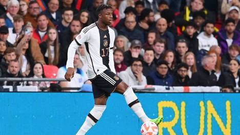 Die Nicht-Nominierung von Mats Hummels in den DFB-WM-Kader überrascht - mit Karim Adeyemi, Yousouffa Moukoko und Mario Götze sind aber auch einige unerwartete Gesichter von Bundestrainer Hansi Flick berufen worden.