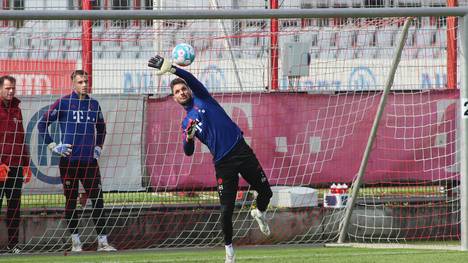 Die Vorbereitungen auf die neue Bundesliga-Saison laufen. Der FC Bayern München startet mit den ersten Spielern ins Training und absolviert Leistungstests. 