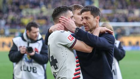 Den Ausfall von Granit Xhaka sieht Xabi Alonso nicht als großes Problem. Respekt vor dem VfB Stuttgart hat der Trainer von Bayer Leverkusen dennoch.