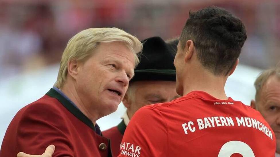 Robert Lewandowski gehört mit 33 Jahren nicht mehr zu den jüngsten Spielern der Bayern, Vorstandschef Oliver Kahn stellt jedoch klar, dass man sich noch keine Gedanken über seinen Nachfolger macht.