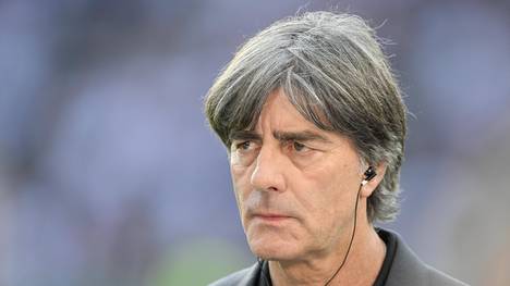 Seitdem Joachim Löw als Bundestrainer 2021 zurücktrat, ranken sich immer wieder Gerüchte um einen neuen Trainerjob. Löw sei einer von drei Namen auf der Shortlist des Belgischen Fußballverbandes. 