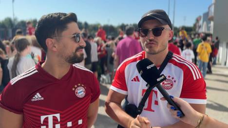 Beim öffentlichen Training des FC Bayern äußern sich die Fans zu den Transferaktivitäten der Münchner - und haben für einen Transfer nur wenig Verständnis.