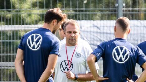 Drei Spiele, drei Siege, kein Gegentor: Hansi Flicks Start als Bundestrainer ist gelungen. Der Nachfolger von Jogi Löw hat der Mannschaft neues Leben eingehaucht.