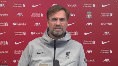 Jürgen Klopp setzt Sadio Mané beim Sieg des FC Liverpool bei Manchester United auf die Bank. Der Star-Stürmer verweigert Klopp daraufhin den Handshake - der LFC-Coach äußert sich dazu.