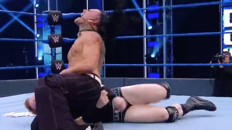 Der frühere WWE-Champion Jeff Hardy ist zurück bei SmackDown - und stopft Sheamus, der etwas dagegen hat, gleich spektakulär den Mund.