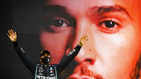 Weltmeister Lewis Hamilton hat großen Preis von Portugal gewonnen und mit dem 92. Grand-Prix-Sieg seiner Karriere die alleinige Führung in der Rekordliste vor Michael Schumacher übernommen. 
