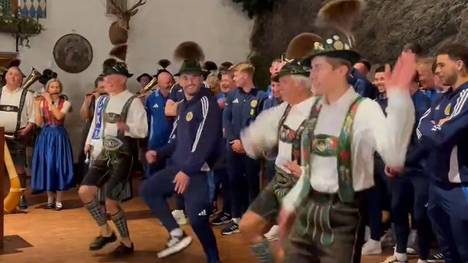 Die schottische Nationalmannschaft schlägt ihr Basecamp bei der EM in Deutschland in Garmisch-Partenkirchen auf. Die Profis werden am Sonntagabend traditionell empfangen.