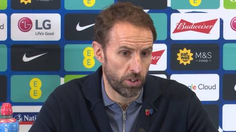 Gareth Southgate, Trainer der englischen Nationalmannschaft, will sich vor der WM in Katar nicht verbieten lassen über problematische Themen wie Menschenrechte und LGBT-Gemeinschaft im Rahmen des Turniers zu sprechen. 