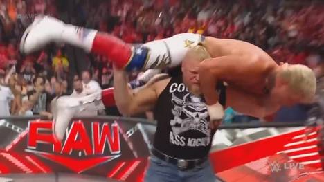 Bei WWE Monday Night RAW wird Cody Rhodes wieder um einen großen Titel betrogen. Rivale Brock Lesnar revanchiert sich für die Niederlage bei Backlash.