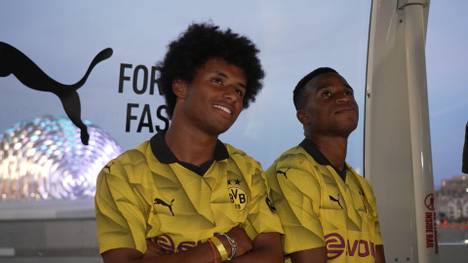 Bundesligist Borussia Dortmund hat sein neues Trikot für die Pokalwettbewerbe in Las Vegas vorgestellt. 