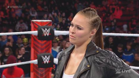 Bei WWE Monday Night RAW absolviert die zurückgekehrte Ronda Rousey ihren ersten TV-Auftritt nach dem Royal-Rumble-Gewinn - und knöpft sich die alte Rivalin Becky Lynch vor.