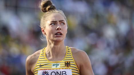 Sprinterin Gina Lückenkemper ist bei der Leichtathletik-WM in Eugene im Halbfinale über 100 m ausgeschieden. Das Verhalten einiger Zuschauer stieß Lückenkemper sauer auf. 