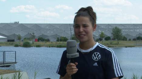 Die Frauen-WM ist gestartet. Im Interview mit SPORT1 spricht Lena Oberdorf über das Gastgeberland Australien, den WM-Titel und den Teamgeist bei den DFB-Frauen.