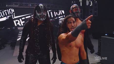 Bei WWE Monday Night RAW kommt es zu einer dicken Überraschung: Mustafa Ali, scheinbar das nächste Opfer der mysteriösen Gruppierung Retribution, entpuppt sich als deren Mastermind.