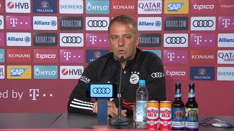 Bei der Pressekonferenz vor dem 33.Spieltag kommt Hansi Flick auf das Pokal-Finale zu sprechen. Dabei gerät er bei einem BVB-Star besonders ins Schwärmen.