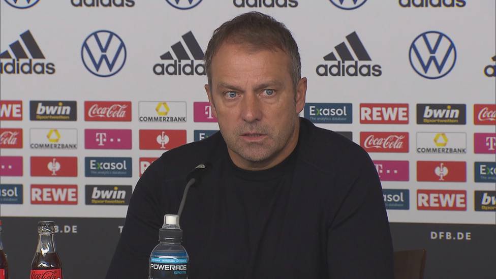 Ein Spieler seines Ex-Klubs hat Bundestrainer Hansi Flick beim 2:1-Sieg gegen Rumänien besonders gut gefallen. Das betonte er auf der Pressekonferenz nach dem Spiel.