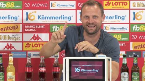 Vor dem Spiel gegen Bayer 04 Leverkusen fordert der Mainzer Cheftrainer Bo Svensson von den Fans viel Einsatz, bei der Formulierung sorgt er aber für Lacher auf der Pressekonferenz.